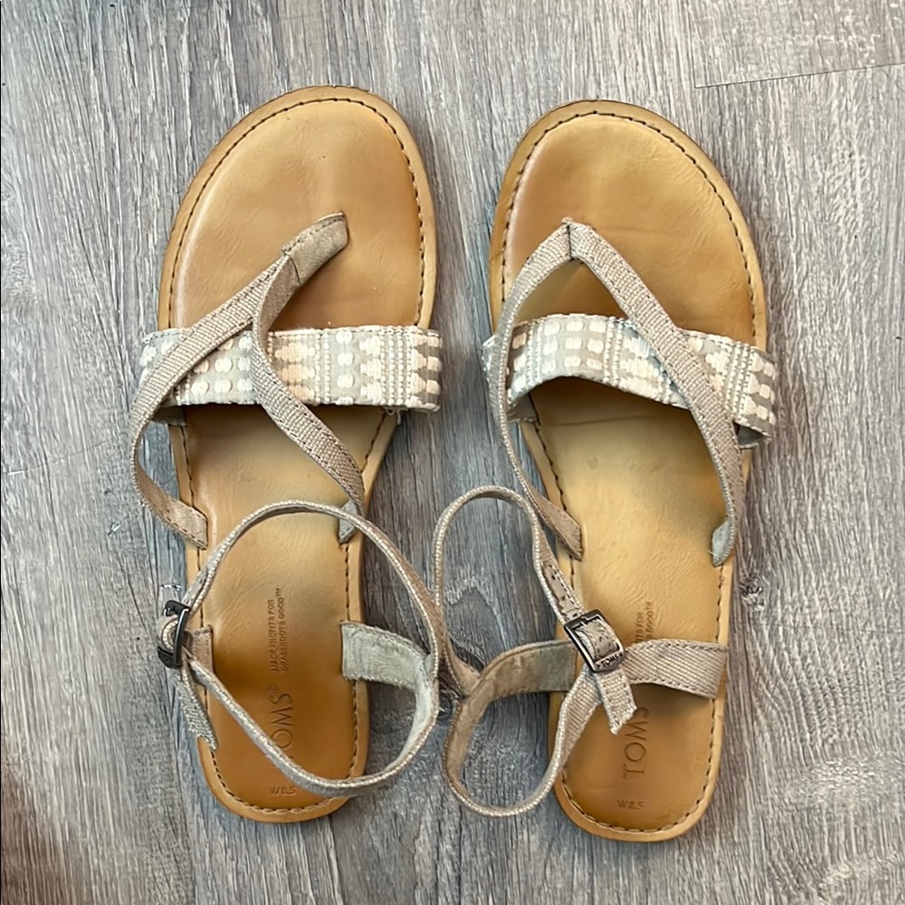 Toms Tan Sandals Comfortable Strappy Design